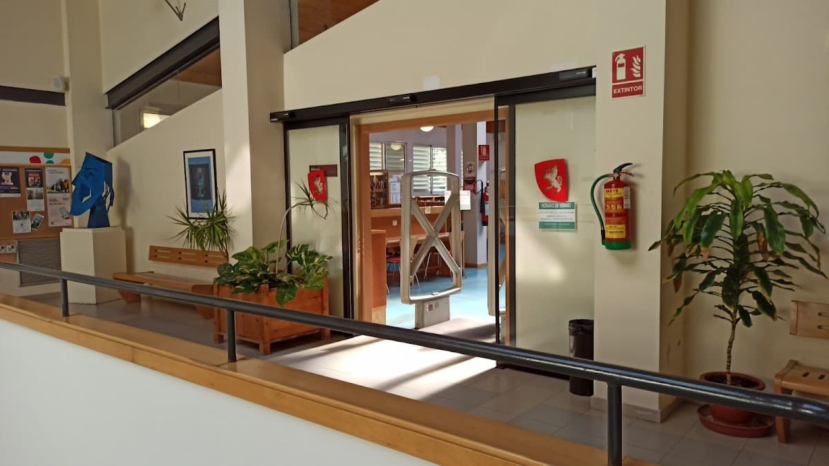 Biblioteca Pública Fernando Lázaro Carreter (Torrero)