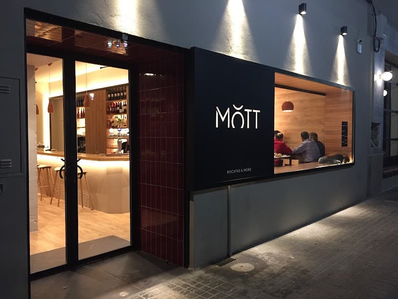 Mott