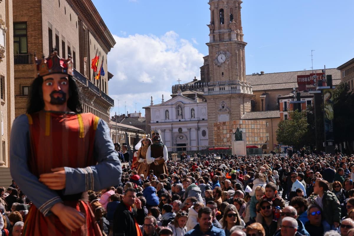 Comparsa de Cabezudos de Valdespartera en el Recinto Ferial